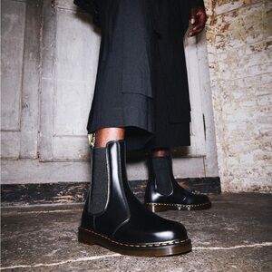 NEW DR MARTENS 2976 HI Black Smooth Leather Chelsea Boots EU36 L5
